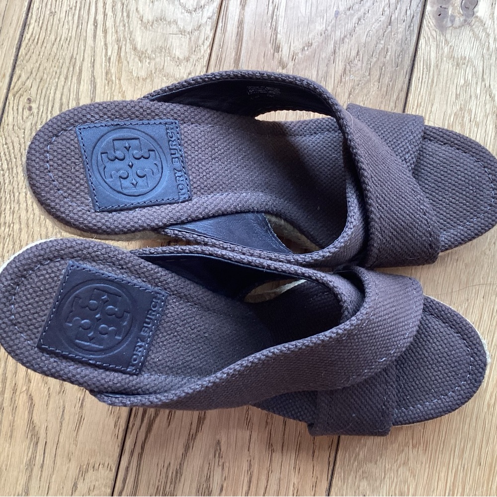 Tory Burch Brown Canvas Wedge Espadrille Sandals with Gold Logo - Picture 4 of 6